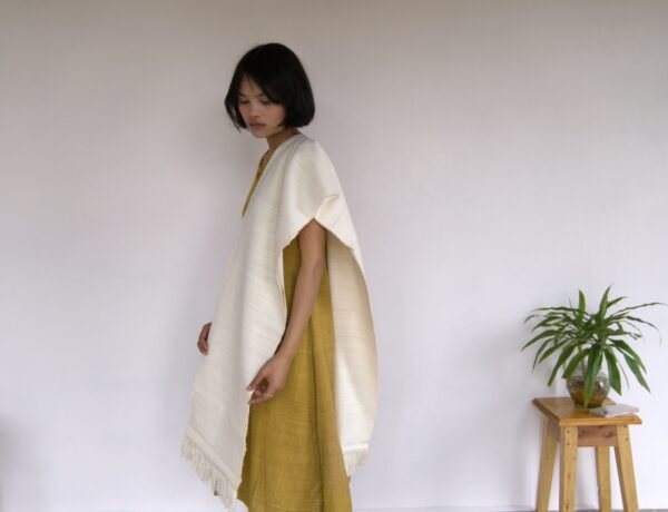 Eri Stole Off white Plain - Image 2