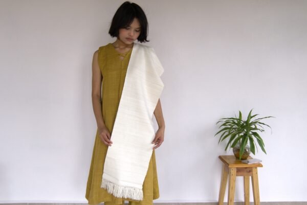 Eri Stole Off white Plain